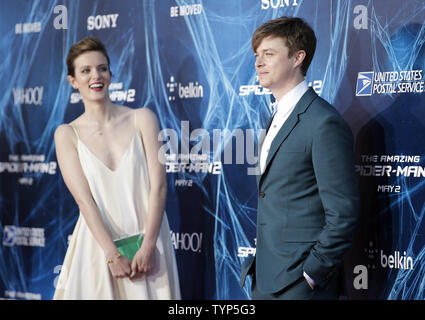 Dane Dehaan arrive sur le tapis rouge à l'Extraordinaire Spider-Man 2 première au Ziegfeld Theatre à New York le 24 avril 2014. UPI/John Angelillo Banque D'Images