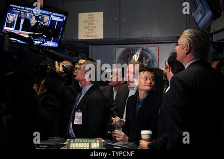 Co-fondateur d'Alibaba Jack Ma est sur le parquet de la Bourse de New York avant d'Alibaba commence la négociation sur Wall Street à New York City le 19 septembre 2014. Le géant de l'e-commerce chinois Alibaba Group a commencé la négociation vendredi à 11:53 AM avec une mise à prix de $92,70 pour la rendre la plus grande offre publique initiale des États-Unis jamais. UPI/John Angelillo Banque D'Images