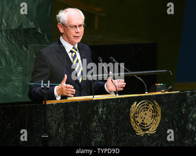 Herman Van Rompuy, président de l'Union européenne, traite de la 69ème session de l'Assemblée générale des Nations Unies tenue à l'ONU à New York le 25 septembre 2014. Les dirigeants du monde sont présents à la réunion d'une semaine pour discuter des crises telles que l'épidémie d'Ebola, l'État islamique d'extrémistes et les changements climatiques. UPI /Monika Graff Banque D'Images