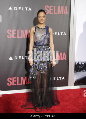 Tessa Thompson arrive sur le tapis rouge à la première de New York 'Selma' au Ziegfeld Theatre à New York le 14 décembre 2014. UPI/John Angelillo Banque D'Images