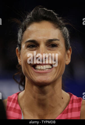 De l'argentine Gabriela Sabatini sourires sur la cour après son match Monica Seles au BNP Paribas Showdown au Madison Square Garden de New York le 10 mars 2015. La BNP Paribas Showdown a commencé en 2008 lorsque Pete Sampras joué Roger Federer. Photo de John Angelillo/UPI Banque D'Images