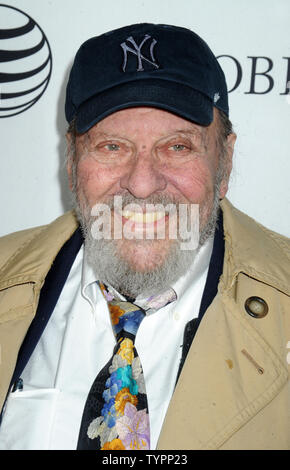 Chuck Low arrive sur le tapis rouge à la soirée de clôture 'Les Affranchis' au cours de la 2015 Tribeca Film Festival at Beacon Theatre de New York le 25 avril 2015. Photo par Dennis Van Tine/UPI Banque D'Images