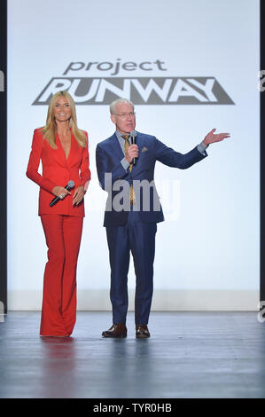 Heidi Klum et Tim Gunn ogether apparaissent sur la piste à la piste finale du projet à l'IMG New York Fashion Week : le printemps/été 2016 montre des collections dans New York, le 11 septembre 2015. Photo par Andrea Hanks/UPI Banque D'Images