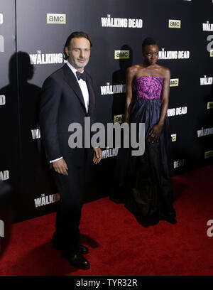 Danai Gurira Andrew Lincoln et arriver sur le tapis rouge à AMC's 'The Walking Dead' Saison 6 Premiere Fan Event au Madison Square Garden le 9 octobre 2015 à New York. Photo de John Angelillo/UPI Banque D'Images