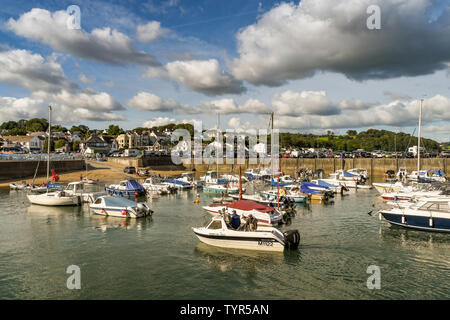 SAUNDERSFOOT, Pembrokeshire, Pays de Galles - AOÛT 2018 : Bateaux dans le port à Saundersfoot, West Wales, Banque D'Images