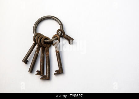 Groupe de différentes touches sur un fond blanc. Nouveaux logements, propriété et concept de prêt hypothécaire. Copy space Banque D'Images