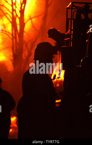 Les pompiers à l'incendie de buncefield Banque D'Images
