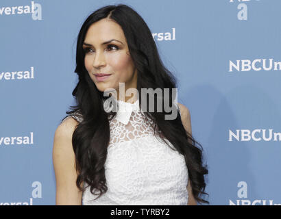 Famke Janssen arrive sur le tapis l'Upfront NBCUNIVERSAL 2016 au Radio City Music Hall le 16 mai 2016 dans la ville de New York. Photo de John Angelillo/UPI Banque D'Images