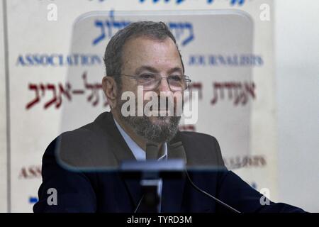 Tel Aviv, Israël. 26 Juin, 2019. L'ancien Premier ministre israélien Ehud Barak assiste à une conférence de presse à Tel Aviv, Israël, le 26 juin 2019. Ehoud Barak a annoncé mercredi qu'il retourne à la politique et la formation d'un nouveau parti à 'defeat' actuel Premier Ministre Benjamin Netanyahu en Israël, les élections à venir. Source : Xinhua/JINI/Alamy Live News Banque D'Images