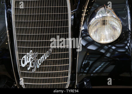 Une rare et très convoité Alfa Romeo d'avant-guerre est sur l'affichage à Sotheby's à New York le 21 juillet 2016. La prochaine adjudication représente la première fois qu'un exemple de cette extrêmement rare Alfa a été offert à la vente publique de ce siècle. La voiture devrait dépasser l'actuel record pour une voiture vendue avant-guerre lorsqu'il se met aux enchères le mois prochain. L'enregistrement courant pour toute voiture d'avant-guerre aux enchères est 11 770 000 $ pour un 1936 Mercedes-Benz 540 K Roadster spécial vendu en 2012. Photo de John Angelillo/UPI Banque D'Images