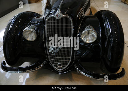 Une rare et très convoité Alfa Romeo d'avant-guerre est sur l'affichage à Sotheby's à New York le 21 juillet 2016. La prochaine adjudication représente la première fois qu'un exemple de cette extrêmement rare Alfa a été offert à la vente publique de ce siècle. La voiture devrait dépasser l'actuel record pour une voiture vendue avant-guerre lorsqu'il se met aux enchères le mois prochain. L'enregistrement courant pour toute voiture d'avant-guerre aux enchères est 11 770 000 $ pour un 1936 Mercedes-Benz 540 K Roadster spécial vendu en 2012. Photo de John Angelillo/UPI Banque D'Images
