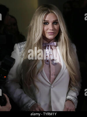 Kesha arrive sur le tapis rouge à la Billboard Women in Music Event 2016 Le 9 décembre 2016 à New York. Photo de John Angelillo/UPI Banque D'Images