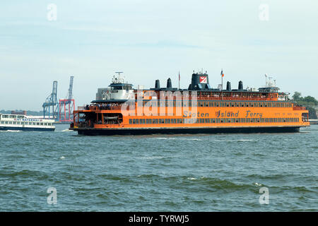 Le Staten Island Ferry est une route de traversier de passagers que transporte les voyageurs entre le port de New York, entre Manhattan et Staten Island Banque D'Images