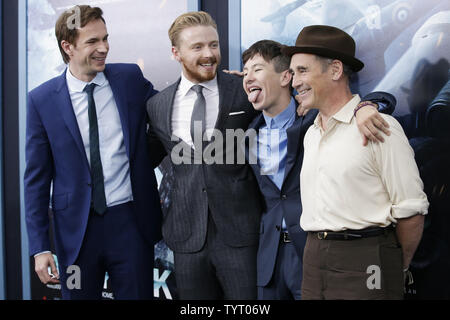 James Darcy, Jack Lowden, Barry Keoghan et Mark Rylance arrivent sur le tapis rouge à la partie "UNKIRK' Premiere de New York le 18 juillet 2017 à New York. Photo de John Angelillo/UPI Banque D'Images