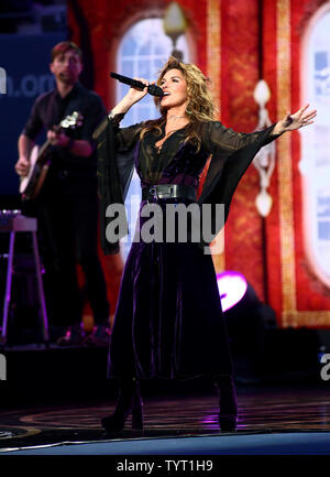 Shania Twain effectue lors de l'ouverture de l'Arthur Ashe Stadium de l'USTA Billie Jean King National Tennis Center à New York le 28 août 2017. Monika Graff/UPI Banque D'Images