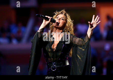 Shania Twain effectue lors de l'ouverture de l'Arthur Ashe Stadium de l'USTA Billie Jean King National Tennis Center à New York le 28 août 2017. Monika Graff/UPI Banque D'Images
