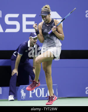 Madison Keys réagit après match point dans son match contre Kaia Kanepi d'Estonie en quart de finale à l'US Open 2017 Tennis Championships à l'USTA Billie Jean King National Tennis Center à New York le 6 septembre 2017. Défait en touches Kanepi 5 sets à l'avance pour les demi-finales. Photo de John Angelillo/UPI Banque D'Images