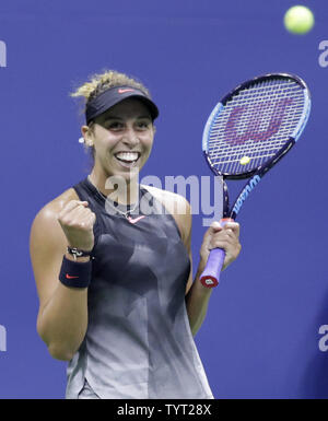 Madison Keys réagit après match point dans son match contre Kaia Kanepi d'Estonie en quart de finale à l'US Open 2017 Tennis Championships à l'USTA Billie Jean King National Tennis Center à New York le 6 septembre 2017. Défait en touches Kanepi 5 sets à l'avance pour les demi-finales. Photo de John Angelillo/UPI Banque D'Images