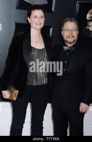 Avril Ledbetter et Steven Lance Ledbetter arrivent sur le tapis rouge à la 60e cérémonie des Grammy Awards annuels au Madison Square Garden de New York le 28 janvier 2018. Le réseau CBS diffusera l'émission en direct du Madison Square Garden à New York. Ce sera la première fois depuis 2003 que la cérémonie ne sera pas tenu à Los Angeles. Photo par Dennis Van Tine/UPI Banque D'Images