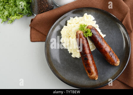 Vue de dessus avec la purée de pommes de terre, saucisses chorizo Banque D'Images