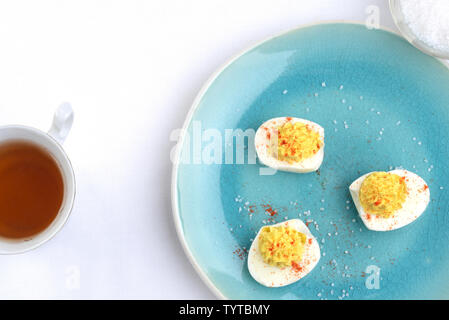 Vue de dessus oeufs farcis Banque D'Images