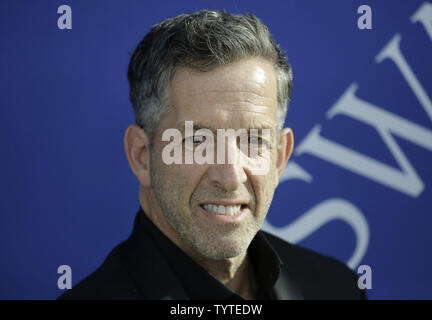 Kenneth Cole arrive sur le tapis rouge à la CFDA Fashion Awards 2018 au Brooklyn Museum le 4 juin 2018 à New York. Photo de John Angelillo/UPI Banque D'Images