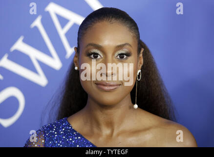 Issa Rae arrive sur le tapis rouge à la CFDA Fashion Awards 2018 au Brooklyn Museum le 4 juin 2018 à New York. Photo de John Angelillo/UPI Banque D'Images