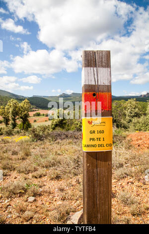 Waymarker sur le GR160 Camino Del Sid dans la campagne espagnole près d'Albarracin Espagne Banque D'Images