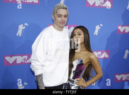 Pete Davidson et Ariana Grande arrivent sur le tapis rouge à la 35e MTV Video Music Awards au Radio City Music Hall de New York le 20 août 2018. Photo par Serena/Xu-Ning UPI Banque D'Images