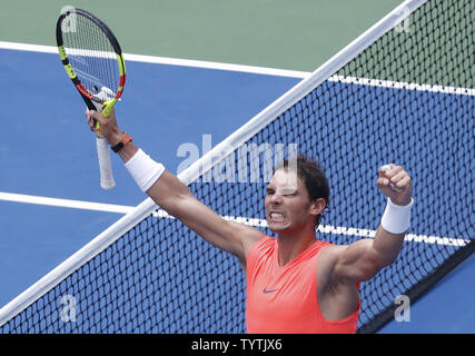 Rafael Nadal d'Espagne réagit après match point dans son ensemble 4 4ème tour victoire sur Nikoloz Basilashvili de la Géorgie dans l'Arthur Ashe Stadium à l'US Open 2018 Tennis Championships à l'USTA Billie Jean King National Tennis Center à New York le 2 septembre 2018. Photo de John Angelillo/UPI Banque D'Images