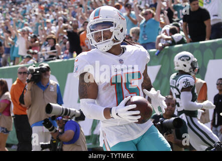 Miami Dolphins Albert Wilson sourit après qu'il s'exécute pour un 29 verges au 2ème trimestre contre les Jets de New York de la semaine 2 de la NFL saison au stade MetLife à East Rutherford, New Jersey le 16 septembre 2018. Photo de John Angelillo/UPI Banque D'Images
