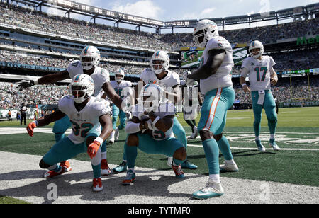 Les joueurs des Dolphins de Miami célèbrent l'Albert Wilson 29 verges au 2ème trimestre contre les Jets de New York de la semaine 2 de la NFL saison au stade MetLife à East Rutherford, New Jersey le 16 septembre 2018. Photo de John Angelillo/UPI Banque D'Images