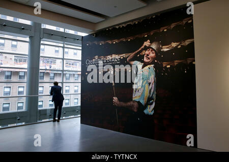 Les œuvres d'art, montres, prix et autres objets personnels sont exposés dans une exposition publique de créer une étape : La Collection de Marsha et Robin Williams à Sotheby's à New York le 1 octobre 2018. La vente aux enchères aura lieu le 4 octobre à New York. La 300 + travaille sur l'offre span les intérêts divers et de la carrière de l'artiste Robin Williams et sa femme de 20 ans, producteur de cinéma et philanthrope Marsha Garces Williams. Photo de John Angelillo/UPI Banque D'Images