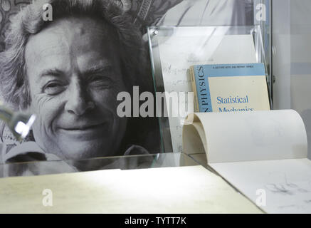 Le Prix Nobel, articles et ouvrages du physicien Richard P. Feynman sont exposées chez Sotheby's à New York le 26 novembre 2018. L'Aperçu du média pour Sotheby's première semaine Geek est une présentation de ventes et les événements au cours de laquelle nous vous proposons plus de 400 ventes aux enchères à travers des lots dédiés à l'exploration de l'espace et l'histoire des sciences. Photo de John Angelillo/UPI Banque D'Images