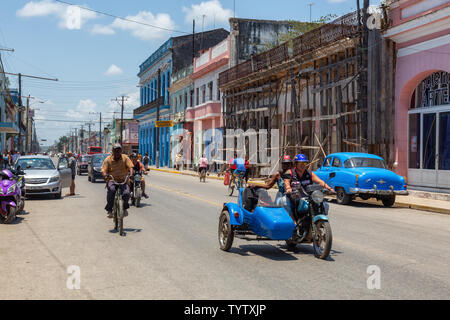 Cardenas, Cuba - 11 mai 2018 : Street view d'une vieille ville cubaine près de Varadero au cours d'une journée ensoleillée. Banque D'Images