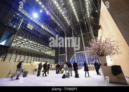 Le surround Meida McCourt Performance Space à un aperçu de la presse à l'intérieur de la remise, le nouveau centre d'art de Manhattan, à New York le 3 avril 2019. Le hangar des commissions, se développe, et présente des œuvres d'art originales, dans toutes les disciplines, pour tous les publics. Le shed's home, le bâtiment, est un Bloomberg structure mobile conçu par Diller Scofidio  + Renfro, architecte principal, et Rockwell Group, Architecte de collaboration. Engage à soutenir l'invention artistique et expériences créatrices au plus vaste auditoire possible, le hangar, dirigée par le directeur artistique et chef Alex Poots, est un nouvel espace Banque D'Images