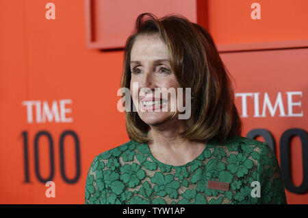 Le président de la Chambre des représentants des Etats-Unis Nancy Pelosi arrive sur le tapis rouge à la fois 100 2019 Gala au Frederick P. Rose Hall, Jazz at Lincoln Center le 23 avril 2019 à New York. 100 TEMPS TEMPS célèbre liste des 100 personnes les plus influentes dans le monde. Photo de John Angelillo/UPI Banque D'Images