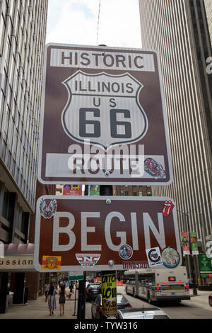 L'Illinois historique route 66 US démarrer commencer signer au centre-ville de Chicago IL États-unis Banque D'Images