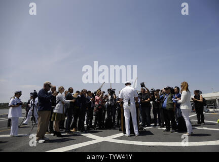 Vous pourrez monter sur le pont supérieur lorsque le New York Foreign Press Center local détient guidée de l'USS New York pour marquer la Fleet Week à New York le 22 mai 2019. Le transport amphibie dock a été baptisé en 2008 et nommé en mémoire des victimes d'attentats terroristes du 11 septembre. Photo de John Angelillo/UPI Banque D'Images