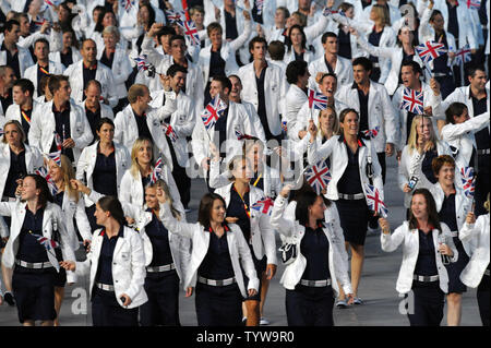 L'équipe olympique britannique dans les marches du Stade National, également appelé le nid d'oiseau, pendant les cérémonies d'ouverture des Jeux Olympiques d'été 2008 à Beijing, Chine, le 8 août 2008. (Photo d'UPI/Pat Benic) Banque D'Images