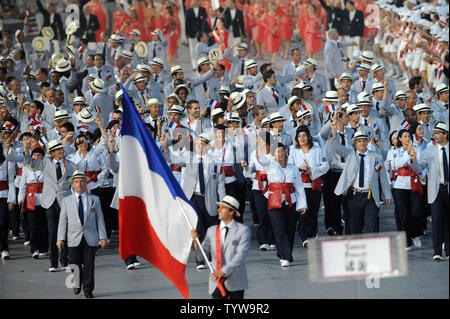 Les marches de l'équipe olympique française dans le Stade National, également appelé le nid d'oiseau, pendant les cérémonies d'ouverture des Jeux Olympiques d'été 2008 à Beijing, Chine, le 8 août 2008. (Photo d'UPI/Pat Benic) Banque D'Images