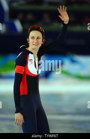 Martina Sablikova de la République tchèque célèbre son temps après avoir participé dans les 3000 mètres en patinage de vitesse à l'anneau olympique de Richmond à Vancouver, Canada, durant les Jeux Olympiques d'hiver de 2010 le 14 février 2010. Sablikova a gagné l'or avec un temps de 4:02,53. UPI/Roger L. Wollenberg Banque D'Images