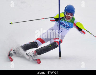 L'Autrichien Benjamin Raich est en compétition dans l'épreuve du slalom lors de l'édition 2010 des Jeux Olympiques d'hiver de Vancouver à Whistler, Canada le 27 février 2010. UPI/Kevin Dietsch Banque D'Images