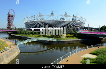 Le stade olympique est affiché le 24 juillet 2012 à Stratford, l'Est de Londres. Le stade est le site de la cérémonie d'ouverture des Jeux Olympiques de 2012 à Londres prévue pour le vendredi, 27 juillet 2012. UPI/Pat Benic Banque D'Images