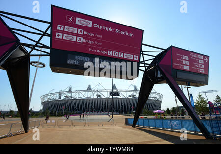 Le stade olympique est affiché le 24 juillet 2012 à Stratford, l'Est de Londres. Le stade est le site de la cérémonie d'ouverture des Jeux Olympiques de 2012 à Londres prévue pour le vendredi, 27 juillet 2012. UPI/Pat Benic Banque D'Images