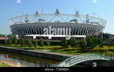 Le stade olympique est affiché le 24 juillet 2012 à Stratford, l'Est de Londres. Le stade est le site de la cérémonie d'ouverture des Jeux Olympiques de 2012 à Londres prévue pour le vendredi, 27 juillet 2012. UPI/Pat Benic Banque D'Images