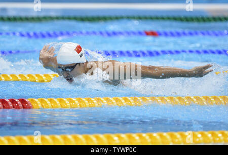 Wu Peng de Chine nage sa chaleur dans la Men's 200m papillon au Jeux Olympiques d'été de 2012 à Londres le 30 juillet 2012 à Stratford, Londres. Wu avancé pour les demi-finales pointage dans à 1:55,88. UPI/Brian Kersey Banque D'Images