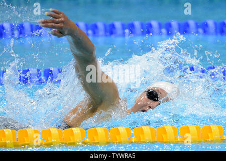 Médaillé d'argent de l'Espagne Mireia Belmonte Garcia glisse dans l'eau dans le Women's 800m nage libre à l'Aquatics Centre au cours de la London 2012 Jeux Olympiques d'été à Stratford, Londres, le 3 août 2012. UPI/Pat Benic Banque D'Images