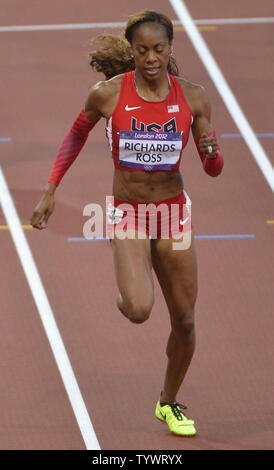 Le sprinteur américain Sanya Richards-Ross en action comme elle gagne sa demi-finale du 400m femmes, se qualifiant pour la finale, à l'été 2012 Jeux Olympiques, le 4 août 2012, à Londres, en Angleterre. UPI/Mike Theiler Banque D'Images