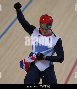 Chris Hoy la Grande-Bretagne célèbre remportant la finale du Keirin event au vélodrome à la London 2012 Jeux Olympiques d'été le 7 août 2012 à Londres. UPI/Hugo Philpott Banque D'Images